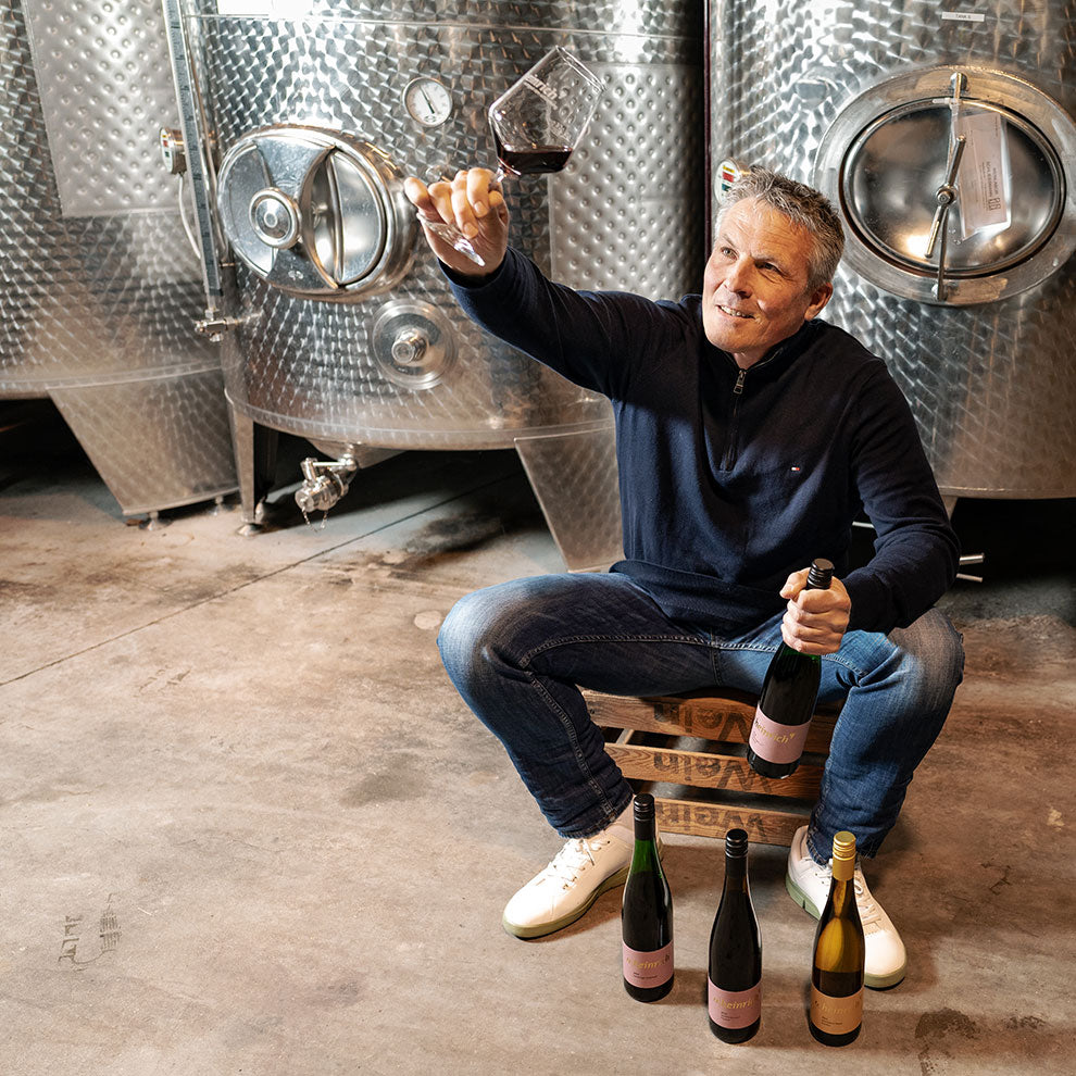 Weingut Heinrich - Alexander Heinrich im Weinkeller seines Weingutes in Obersulm Sülzbach